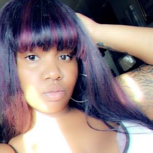 Meet your Posher, Akia